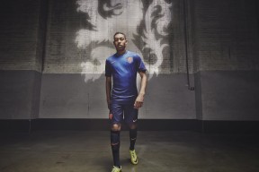 乐动·LDSports(中国)体育官网-双星闪耀，字母哥新王登基，SKT王朝待续